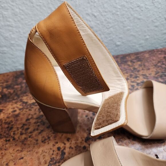 Chloe Sz. 9.5 Stacked-Heel Ankle-Wrap Sandal in Teak/Apricot Quite Luxury - Picture 9 of 17